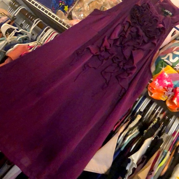 Sleeveless. Dark purple. Dress shirt. Flows. Satin. - Picture 5 of 5